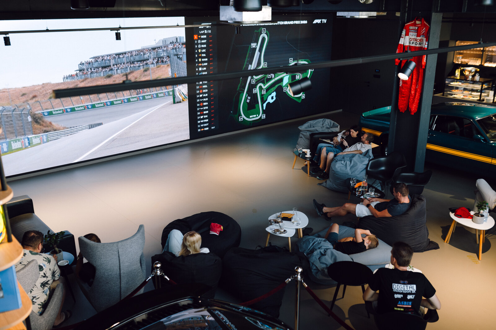 web.f1GalleryTitle