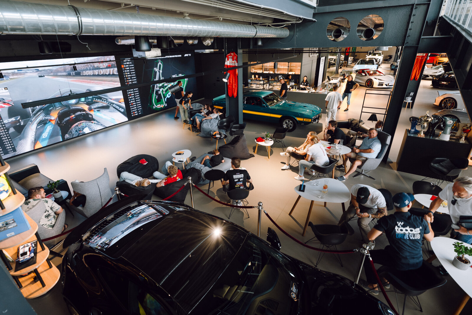 web.f1GalleryTitle